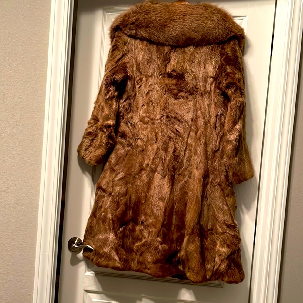 Beautiful Womens fur coat with Fox fur collar. Sz is 8-10.  fits more like 10